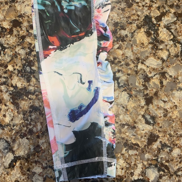 Lululemon high-waisted colourful leggings. Pockets and ruches on the sides - Picture 9 of 9